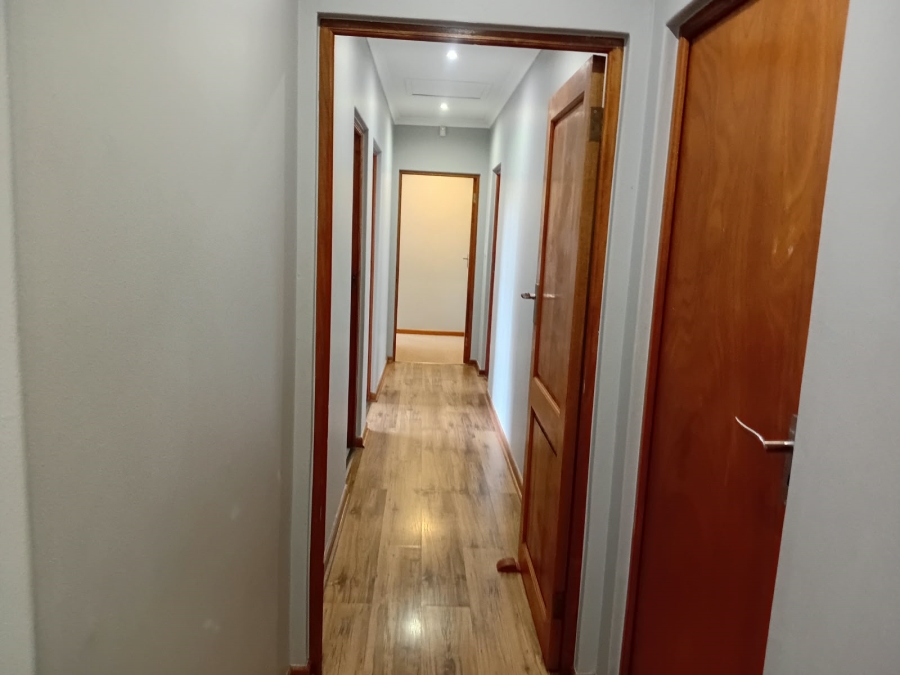 To Let 4 Bedroom Property for Rent in Twin Palms Western Cape